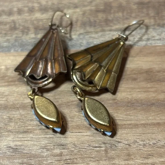 1930's Czech art deco opaline glass dangle earrings - Picture 4 of 4
